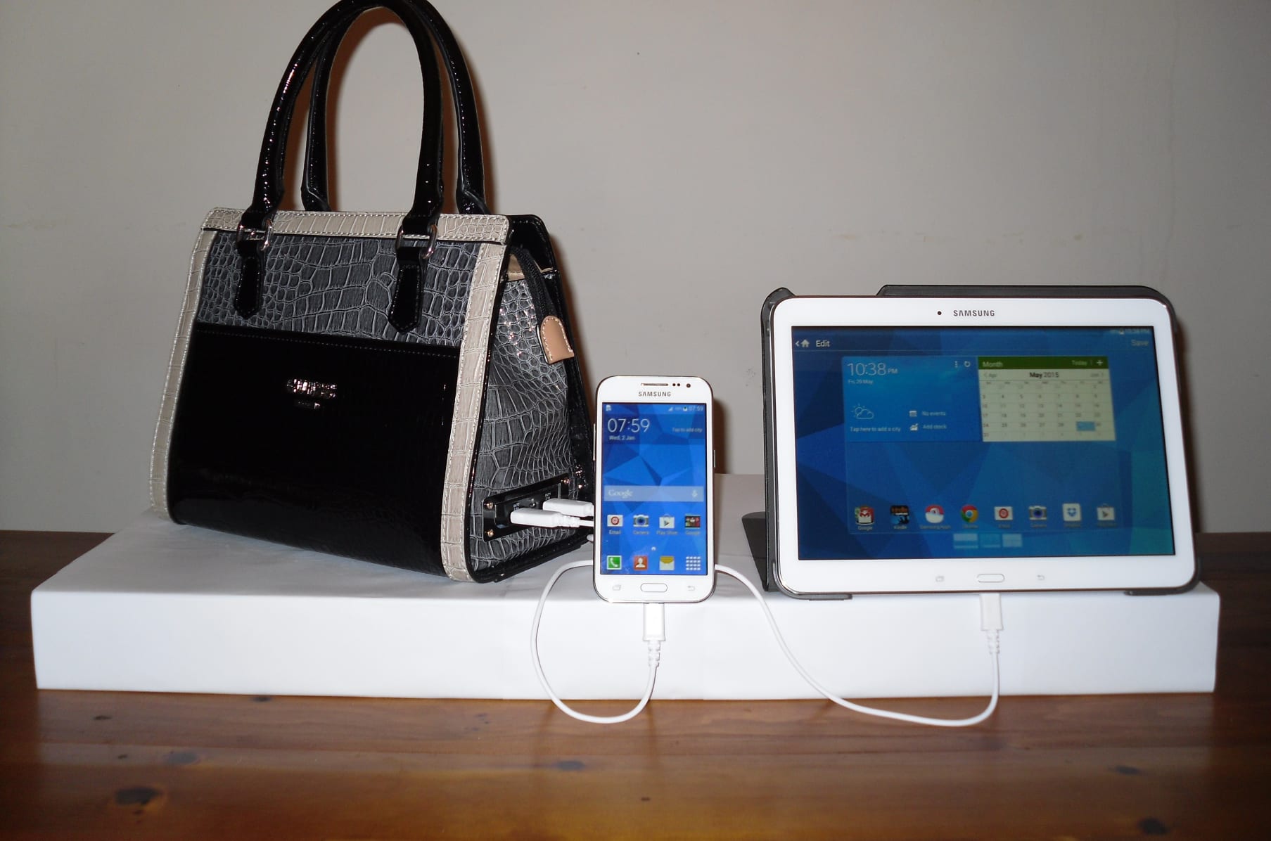 SMART HANDBAG - World's Most Advanced 