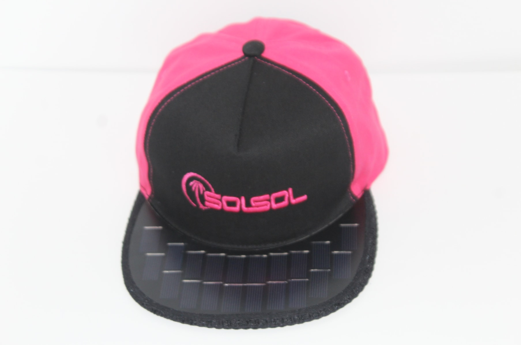 Poweraid® SOLSOL™ The Solar Hat that Charges