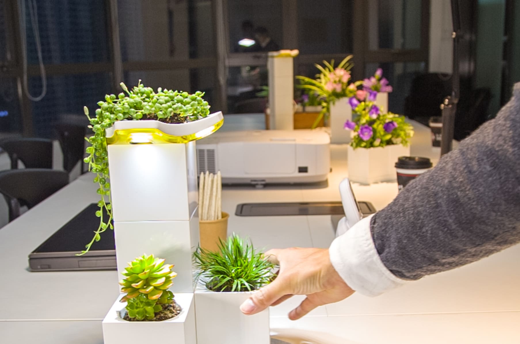Modulo - The connected, modular and scalable indoor garden - Prêt à Pousser  🇪🇺