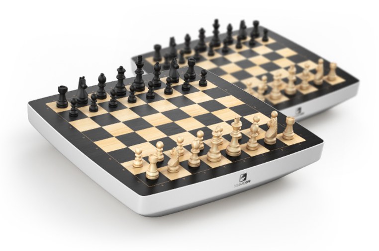 Умные шахматы с подсветкой. Шахматы Square off swap. Square off Pro шахматы. Шахматы Smart Chess. Портативные смарт шахматы.