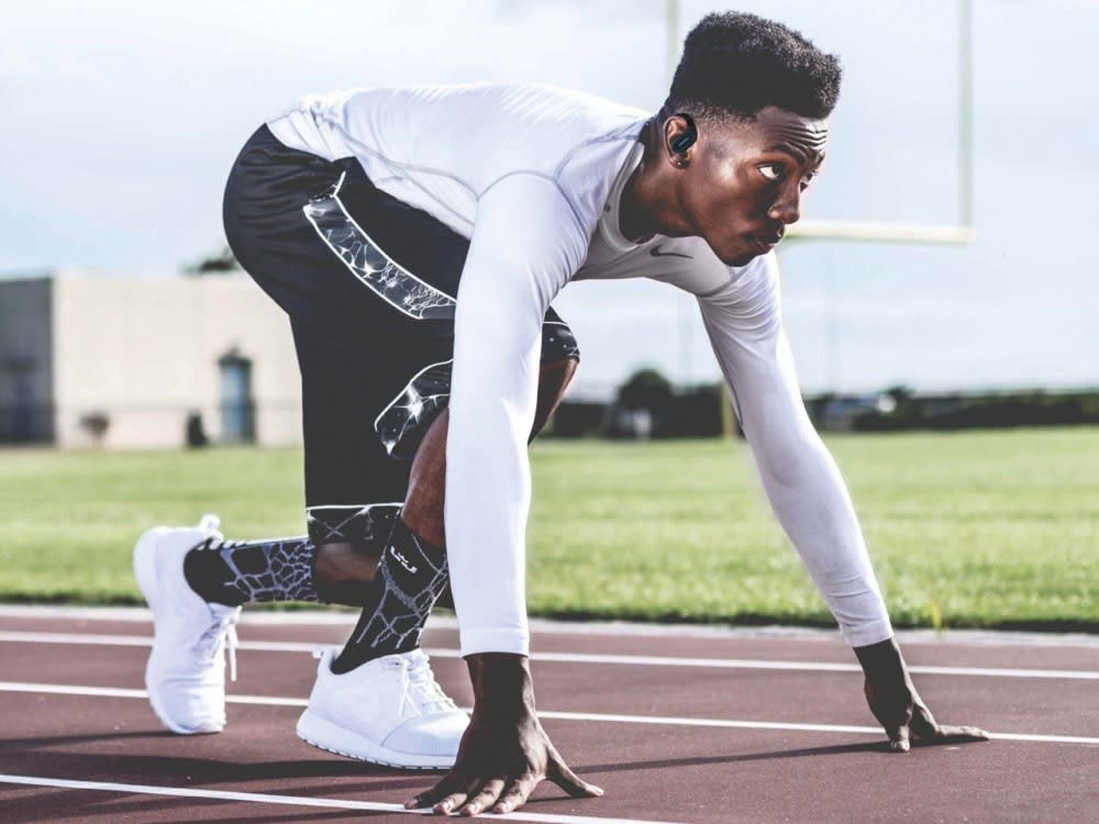 The ergonomically crafted in-ear S70 fits perfectly in your ears, unique earhooks design make it never fall out even during heavy exercise, and IPX4 waterproof rating is resistant to sweat and rain.